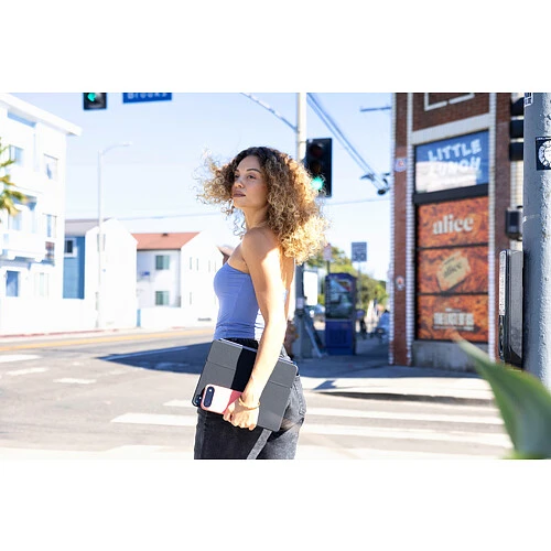 Чехол-клавиатура uBear FlexKey для iPad Pro 13" (M4 | M5), магнитная, soft-touch