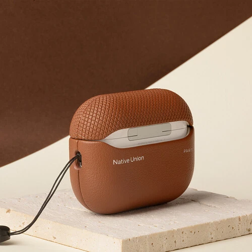 (RE)CLASSIC CASE, чехол защитный NATIVE UNION для AirPods Pro 3, цвет: коричневый