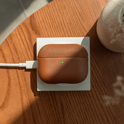 (RE)CLASSIC CASE, чехол защитный NATIVE UNION для AirPods Pro 3, цвет: коричневый