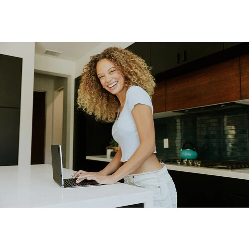 Чехол-клавиатура uBear FlexKey для iPad Pro 11" (M4 | M5), магнитная, soft-touch