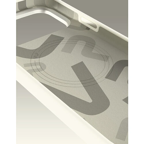 Чехол защитный VLP Aster Pro Case с MagSafe для iPhone 18 Pro Max, белый
