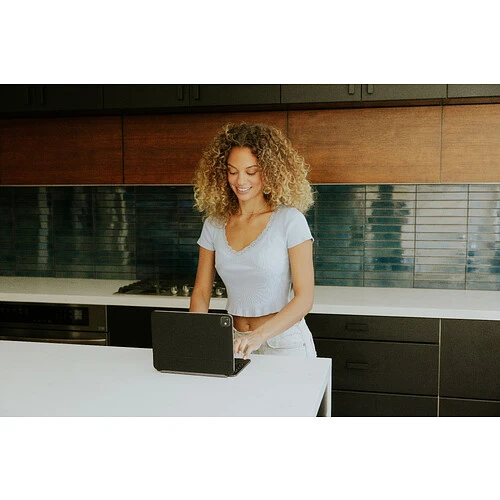 Чехол-клавиатура uBear FlexKey для iPad Pro 11" (M4 | M5), магнитная, soft-touch