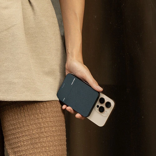 Внешний аккумулятор NATIVE UNION (Re) Classic Power Bank Magnetic Qi2, 5000mAh, цвет: синий