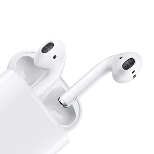 AirPods 2 в зарядном футляре AirPods 2 в зарядном футляре